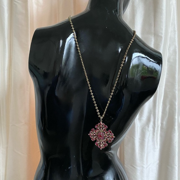 necklace with pink and ruby colored stones. - Picture 2 of 14